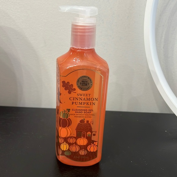 Bath & Body Works Other - NWT Bath & Body Works SWEET CINNAMON PUMPKIN Cleansing Gel Hand Soap